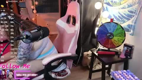 Junie 3 online show from 02.09.25