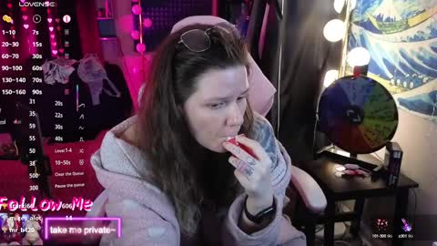 Junie 3 online show from 02.13.25