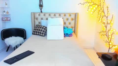 Lena  online show from 10.05.25