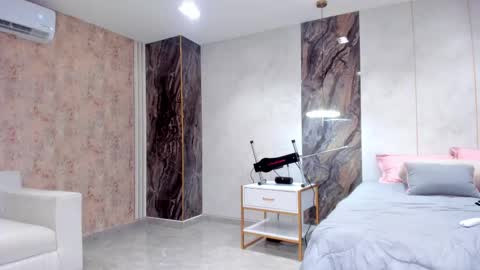 Lenathompson online show from 02.11.25