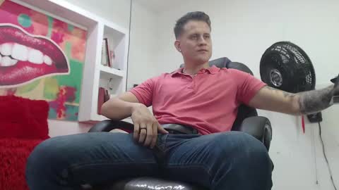 Snapshot of leo_cumming01 chatting on 02.11.25 Yesid online show from 02.11.25