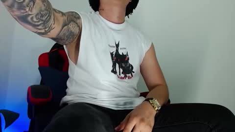 Snapshot of leo_cumming01 chatting on 11.23.25 Yesid online show from 11.23.25