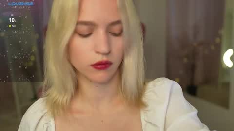 Snapshot of leo_lulu chatting on 10.31.25 Ashly online show from 10.31.25