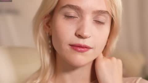 Snapshot of leo_lulu chatting on 11.28.25 Ashly online show from 11.28.25