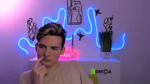 Snapshot of leo_valor chatting on 12.19.25 leo_valor online show from 12.19.25