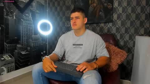 Leon Smoron online show from 11.30.25