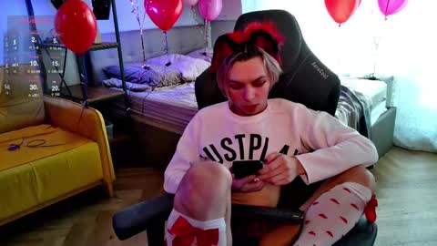 Leon online show from 02.12.25