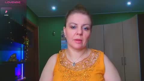 Snapshot of leona_tracie chatting on 06.25.26 Leona tracie online show from 06.25.26