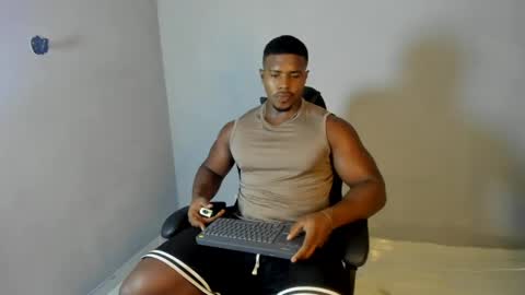 Snapshot of leonardo_jones1 chatting on 05.31.26 Leandro jones online show from 05.31.26