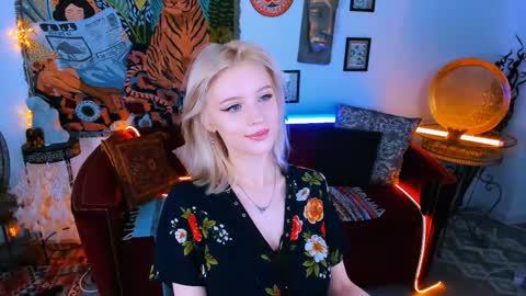 Snapshot of leonastone chatting on 09.13.25 leonastone online show from 09.13.25