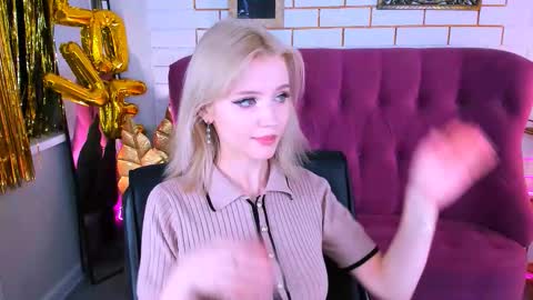 Snapshot of leonastone chatting on 09.18.25 leonastone online show from 09.18.25