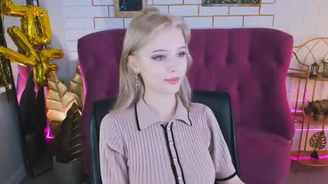 Snapshot of leonastone chatting on 10.08.25 leonastone online show from 10.08.25