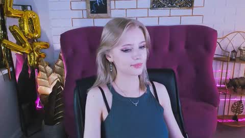 Snapshot of leonastone chatting on 10.09.25 leonastone online show from 10.09.25