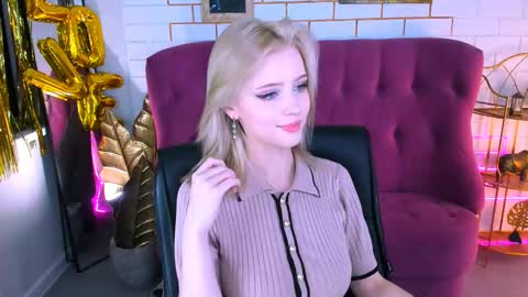 Snapshot of leonastone chatting on 10.16.25 leonastone online show from 10.16.25