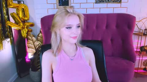 Snapshot of leonastone chatting on 10.17.25 leonastone online show from 10.17.25