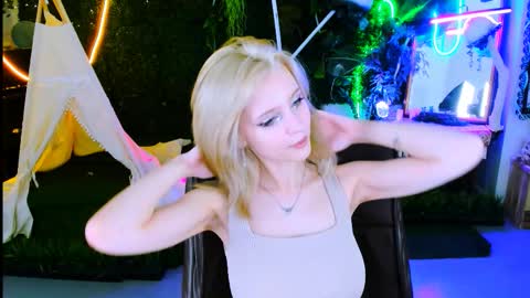 Snapshot of leonastone chatting on 11.14.25 leonastone online show from 11.14.25