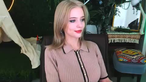 Snapshot of leonastone chatting on 12.03.25 leonastone online show from 12.03.25