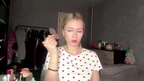 Snapshot of leonegoodnough chatting on 04.15.26 Eva online show from 04.15.26