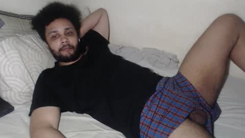 Snapshot of leonevans33 chatting on 02.02.26 LSE online show from 02.02.26