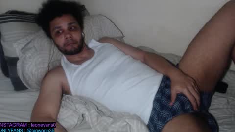 Snapshot of leonevans33 chatting on 02.08.26 LSE online show from 02.08.26