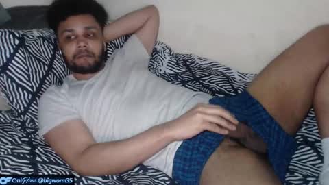 Snapshot of leonevans33 chatting on 02.19.26 LSE online show from 02.19.26