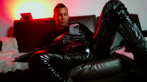 Snapshot of leonnardojaramillo chatting on 02.08.25 Lenardo jaramillo online show from 02.08.25