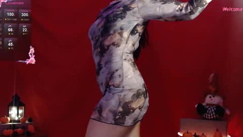 Snapshot of leonora_luxry_ chatting on 10.15.25 My name is Leonora  Pleasures to see you  Follow me here and instagram  online show from 10.15.25