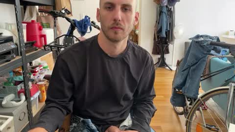 Leon online show from 09.11.25