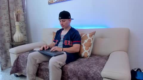 Snapshot of leoo_miller chatting on 10.10.25 Leo online show from 10.10.25