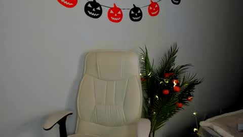 Snapshot of lesley_wins chatting on 10.09.25 Lesley online show from 10.09.25