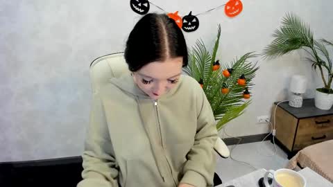 Snapshot of lesley_wins chatting on 10.12.25 Lesley online show from 10.12.25