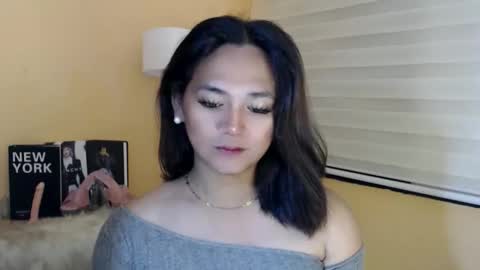 Snapshot of lesleyanderson chatting on 12.17.25 Pat online show from 12.17.25