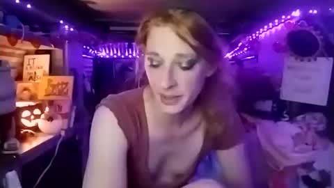 Snapshot of lesleygumgrass chatting on 10.22.25 LesleyGumGrass- The Boring Trans girl online show from 10.22.25