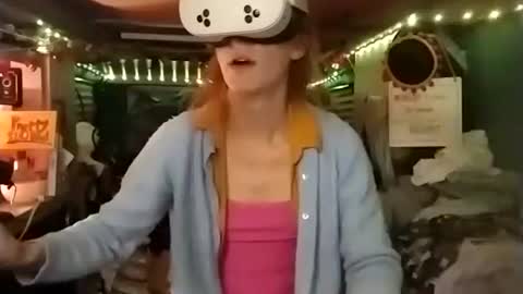 Snapshot of lesleygumgrass chatting on 11.27.25 LesleyGumGrass- The Boring Trans girl online show from 11.27.25