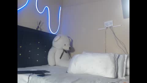 Snapshot of leslie_bebby2 chatting on 09.12.25 leslie online show from 09.12.25