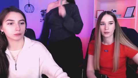 leslie_bird online show from 04.15.26