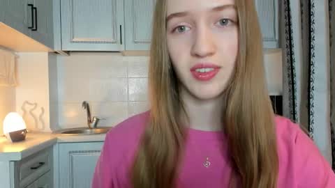 Snapshot of leslie_my_lovee chatting on 10.25.25 LESLIE online show from 10.25.25