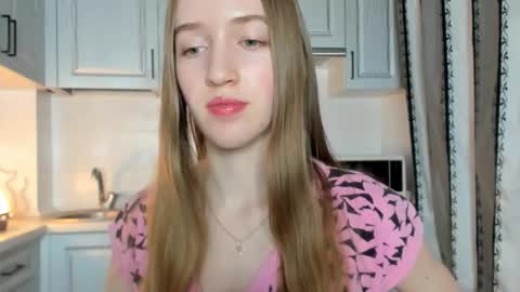 Snapshot of leslie_my_lovee chatting on 10.30.25 LESLIE online show from 10.30.25