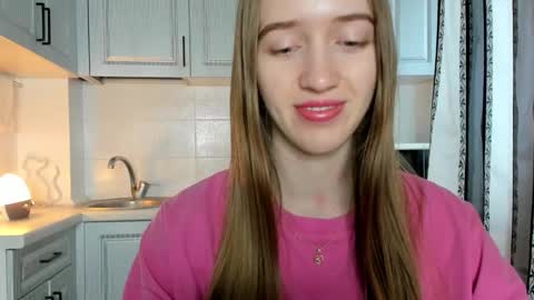 Snapshot of leslie_my_lovee chatting on 11.12.25 LESLIE online show from 11.12.25