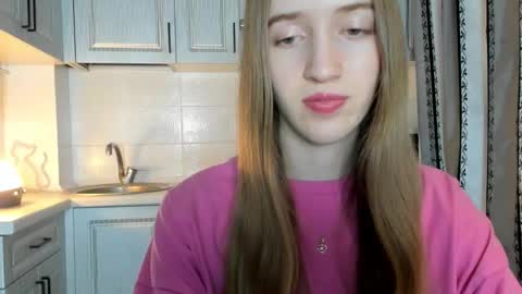 Snapshot of leslie_my_lovee chatting on 11.18.25 LESLIE online show from 11.18.25