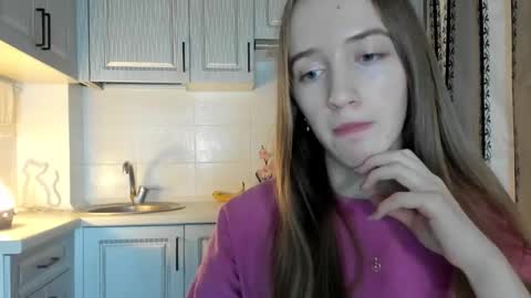 Snapshot of leslie_my_lovee chatting on 11.19.25 LESLIE online show from 11.19.25