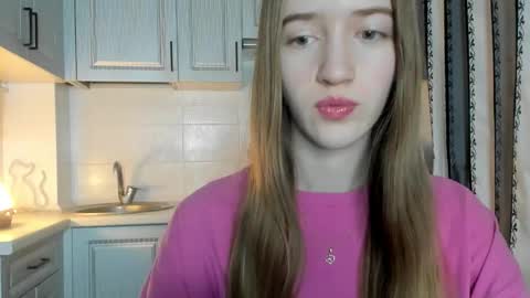 Snapshot of leslie_my_lovee chatting on 11.21.25 LESLIE online show from 11.21.25