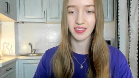 Snapshot of leslie_my_lovee chatting on 11.22.25 LESLIE online show from 11.22.25