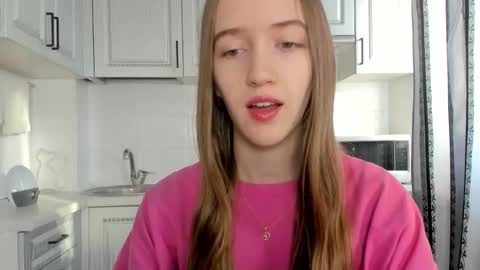 Snapshot of leslie_my_lovee chatting on 11.23.25 LESLIE online show from 11.23.25