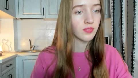 Snapshot of leslie_my_lovee chatting on 11.26.25 LESLIE online show from 11.26.25