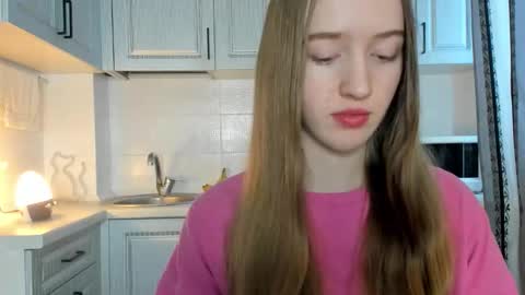 Snapshot of leslie_my_lovee chatting on 11.30.25 LESLIE online show from 11.30.25