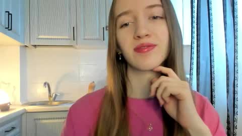 Snapshot of leslie_my_lovee chatting on 12.14.25 LESLIE online show from 12.14.25