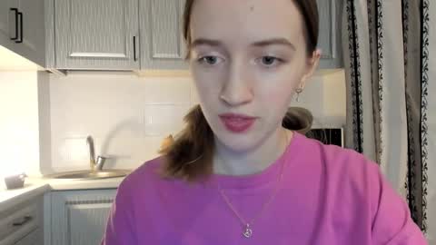 Snapshot of leslie_my_lovee chatting on 12.16.25 LESLIE online show from 12.16.25