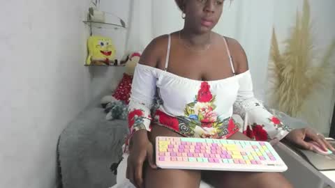 Snapshot of lesliee_brownn chatting on 12.03.25 lesliee_brownn online show from 12.03.25