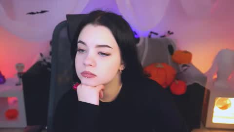 LeslieRowe online show from 10.19.25